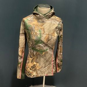 Fitted camouflage top